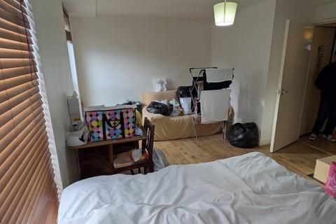 1 bedroom flat for sale, Woodmans Mews, London W12