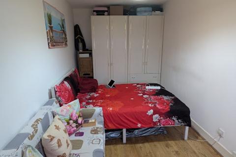 1 bedroom flat for sale, Woodmans Mews, London W12
