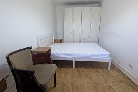 1 bedroom flat for sale, Woodmans Mews, London W12