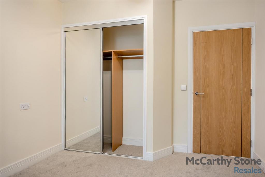 8678823-interior10.jpg