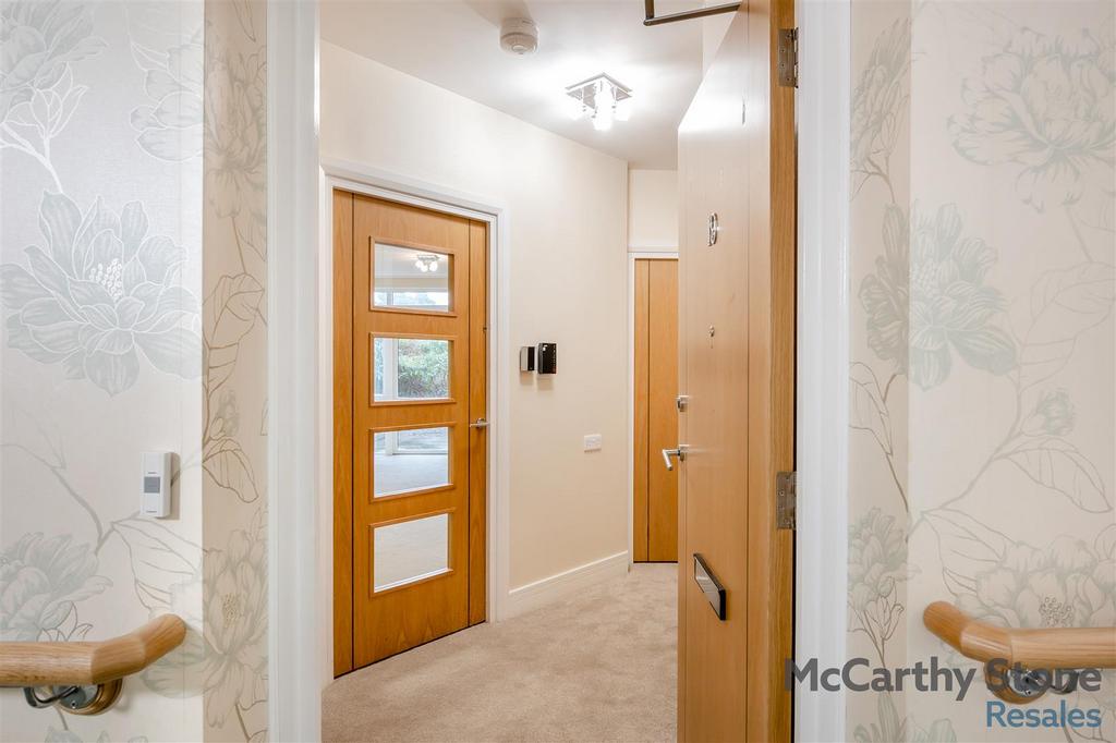 8678823-interior02.jpg