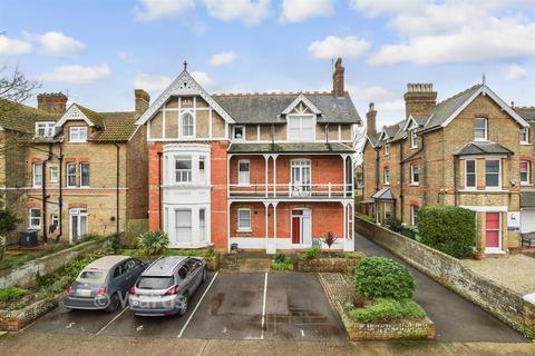 1 bedroom apartment for sale, Westgate Bay Avenue, Westgate-On-Sea, Kent