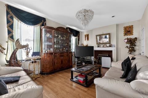 undefined, Great West Road, Hounslow