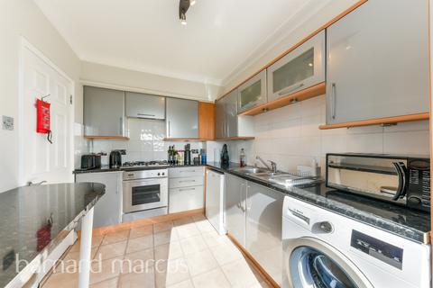 2 bedroom flat for sale, Austin Road, London