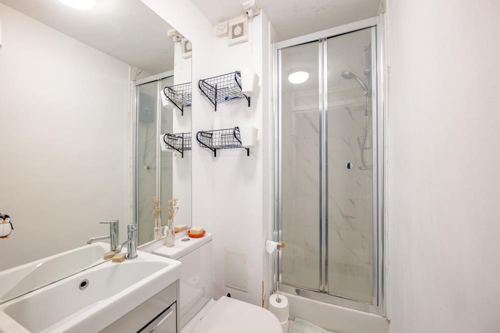 Shower Room.jpg