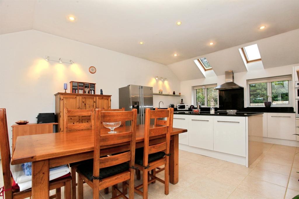 Kitchen / Breakfast Room