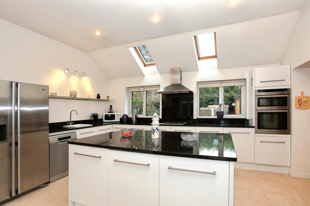 Kitchen / Breakfast Room