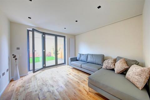 3 bedroom terraced house to rent, Oak Terrace ., London SE17