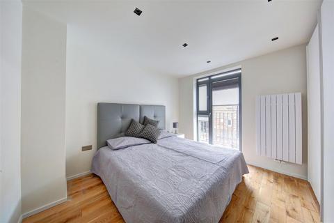 3 bedroom terraced house to rent, Oak Terrace ., London SE17