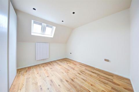 3 bedroom terraced house to rent, Oak Terrace ., London SE17