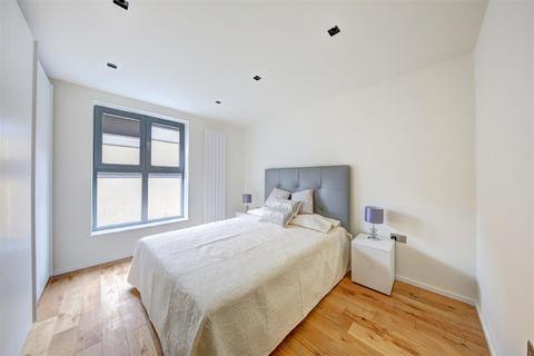 3 bedroom terraced house to rent, Oak Terrace ., London SE17