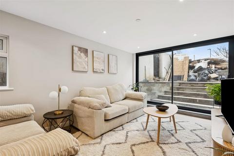 2 bedroom flat to rent, Coldharbour Lane, Brixton, London
