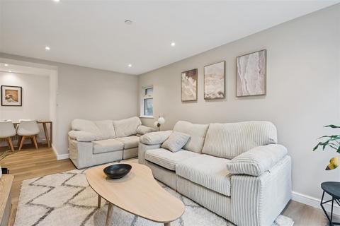 2 bedroom flat to rent, Coldharbour Lane, Brixton, London