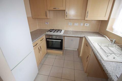 2 bedroom terraced house to rent, Morgan Close, Luton LU4