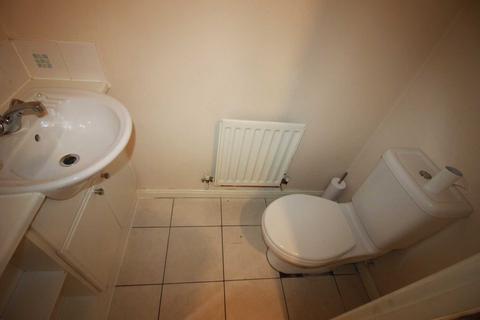 2 bedroom terraced house to rent, Morgan Close, Luton LU4