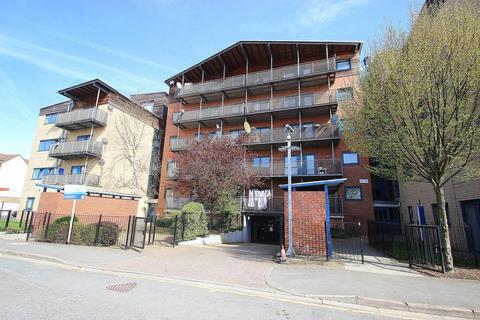 2 bedroom apartment to rent, Bentinck Road, West Drayton UB7