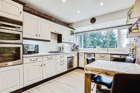 3 bedroom semi-detached house for sale, Batley Road, Wakefield