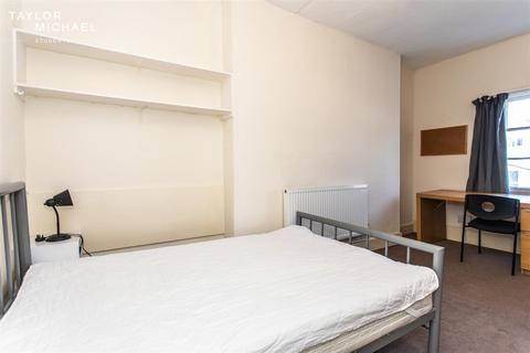 1 bedroom in a house share to rent, Bedford Square, Brighton