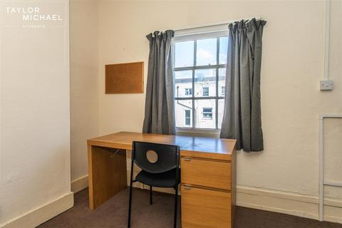 1 bedroom in a house share to rent, Bedford Square, Brighton