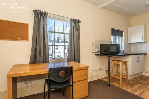 1 bedroom in a house share to rent, Bedford Square, Brighton