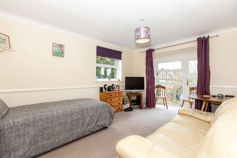 1 bedroom flat for sale, Victoria Road, Worthing