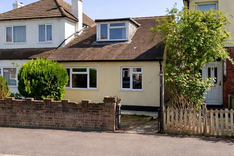 Studio to rent, Albemarle Gardens, New Malden