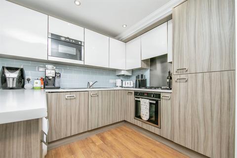 2 bedroom flat for sale, Main Road, Harwich