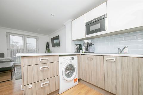 2 bedroom flat for sale, Main Road, Harwich