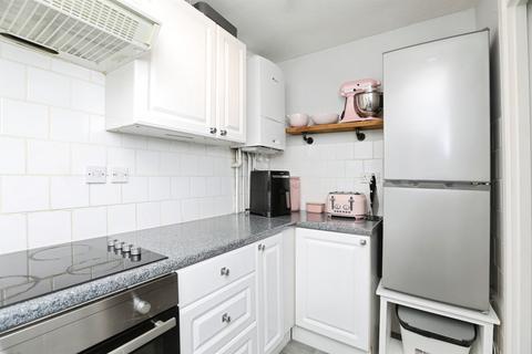 1 bedroom ground floor flat for sale, Hunts Farm Close, Borough Green, Sevenoaks