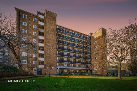 2 bedroom flat for sale, Holmewood Gardens, London