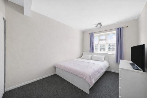 2 bedroom flat for sale, Holmewood Gardens, London
