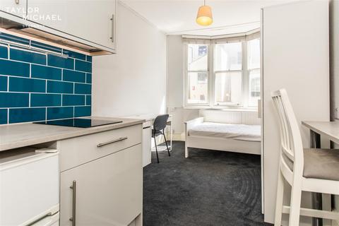 1 bedroom in a house share to rent, Bedford Square, Brighton