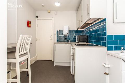1 bedroom in a house share to rent, Bedford Square, Brighton