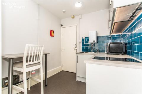 1 bedroom in a house share to rent, Bedford Square, Brighton