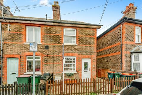 2 bedroom end of terrace house for sale, Hazelwick Road, Crawley