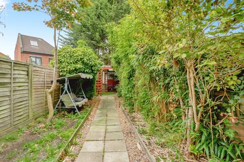 2 bedroom end of terrace house for sale, Hazelwick Road, Crawley