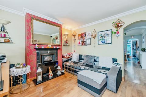2 bedroom end of terrace house for sale, Hazelwick Road, Crawley