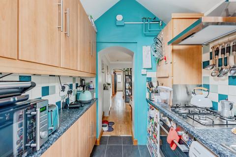 2 bedroom end of terrace house for sale, Hazelwick Road, Crawley