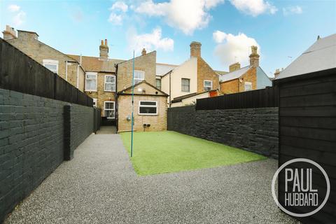 3 bedroom terraced house for sale, Kent Road, Lowestoft, NR32