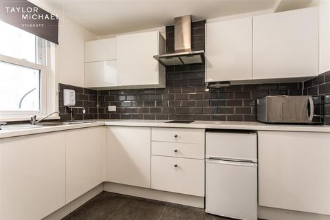 1 bedroom in a house share to rent, Bedford Square, Brighton