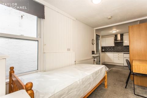 1 bedroom in a house share to rent, Bedford Square, Brighton