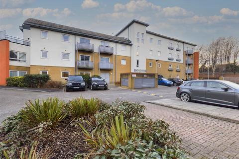 2 bedroom apartment to rent, Trafalgar Gardens, Crawley, West Sussex. RH10 7SW