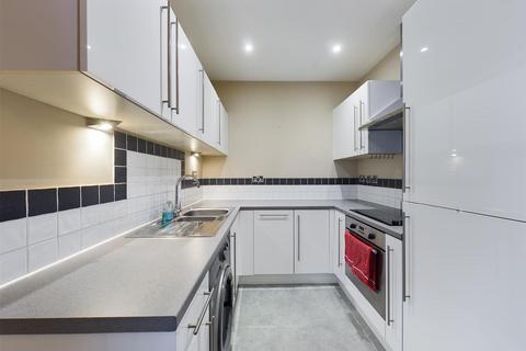 2 bedroom apartment to rent, Trafalgar Gardens, Crawley, West Sussex. RH10 7SW