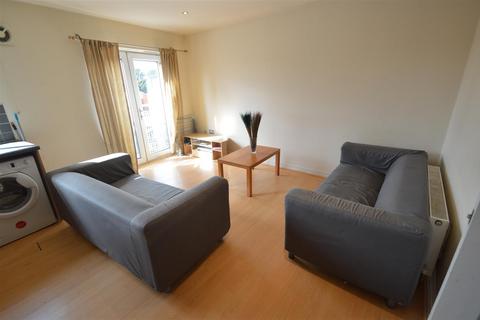 2 bedroom flat to rent, Newcastle Street, Manchester M15