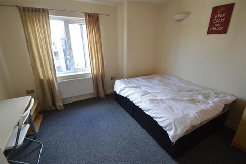 2 bedroom flat to rent, Newcastle Street, Manchester M15