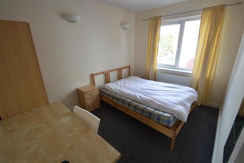 2 bedroom flat to rent, Newcastle Street, Manchester M15
