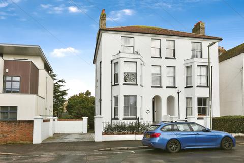 6 bedroom semi-detached house for sale, Ashburton Road, Gosport
