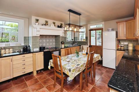 6 bedroom semi-detached house for sale, Ashburton Road, Gosport