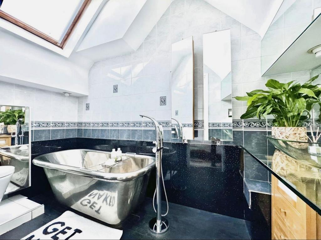 En Suite 2