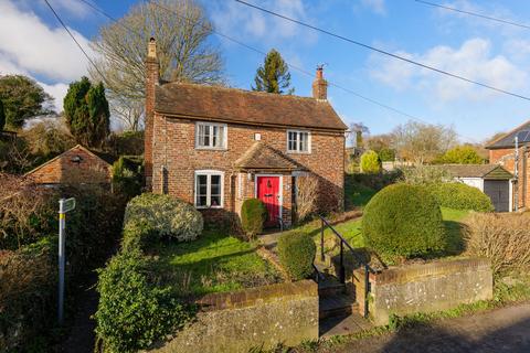 The Row, Elham, CT4